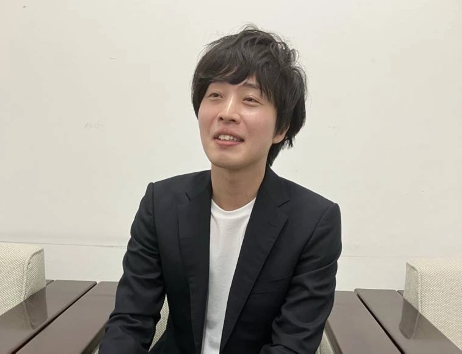 Kenshiro Mori, founder of the online learning platform Schoo, seated during an interview